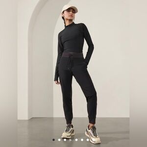 Athleta Headlands Hybrid Trek Jogger size 2